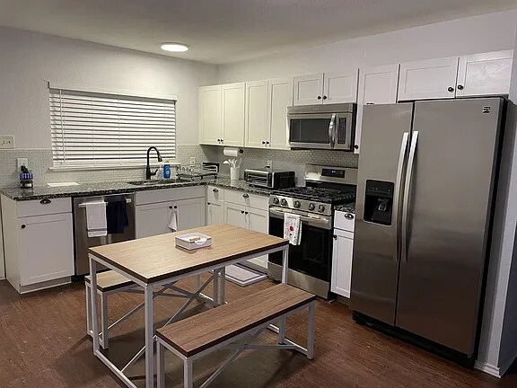 Building Photo - 9283 Five Palms Dr