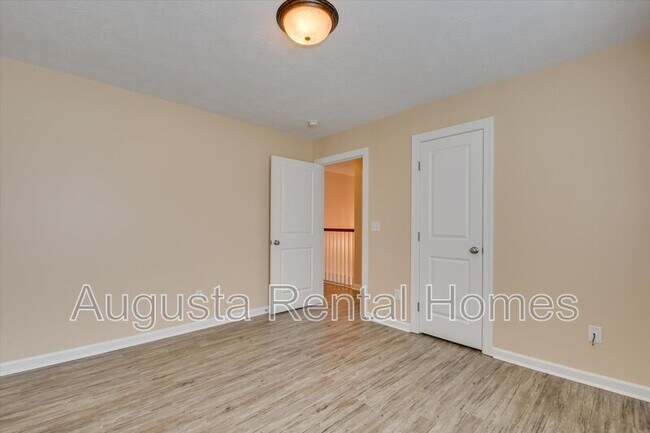 Building Photo - 1036 Lancaster Way