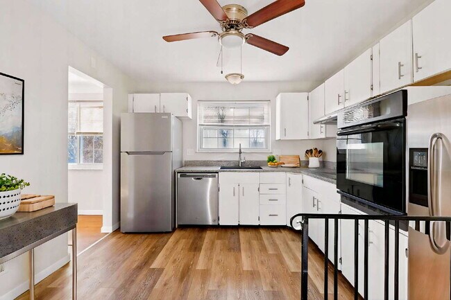 Building Photo - 8980 Cherry Blossom Ln