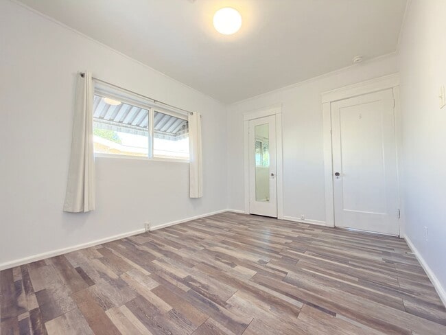 Building Photo - 1007 De Foe St