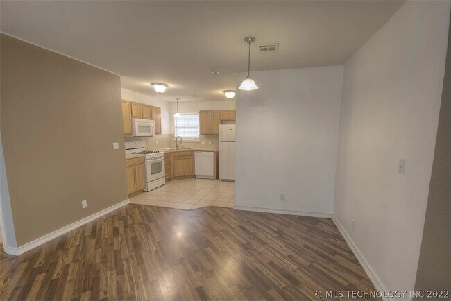 Building Photo - 5644 S Xenophon Ave