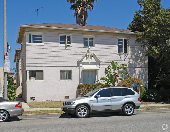 Primary Photo - 112 N Flores St