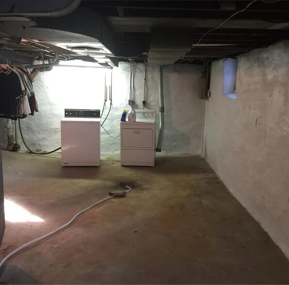 Building Photo - 2208 W 48th St