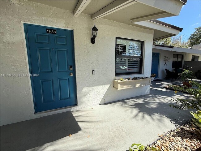 Building Photo - 3015 SW 20th Terrace