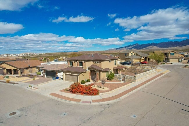 Building Photo - Beautiful Corner lot House