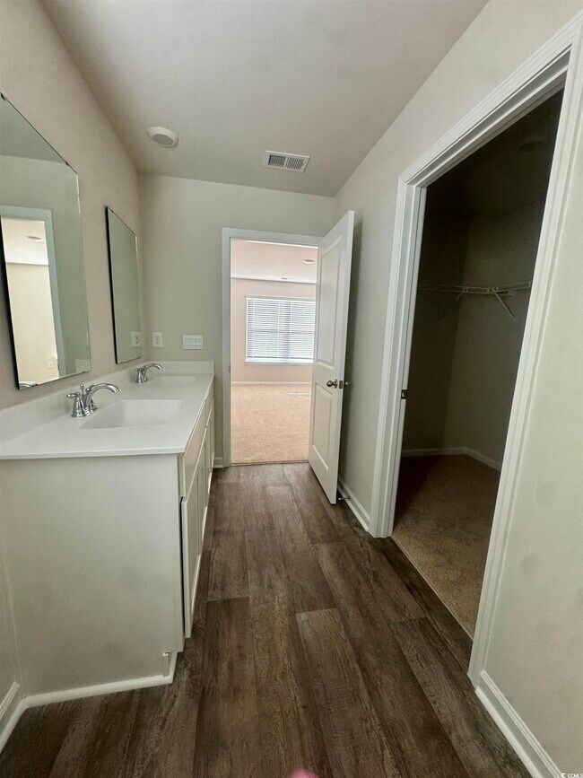 Building Photo - 390 Acosta Cir