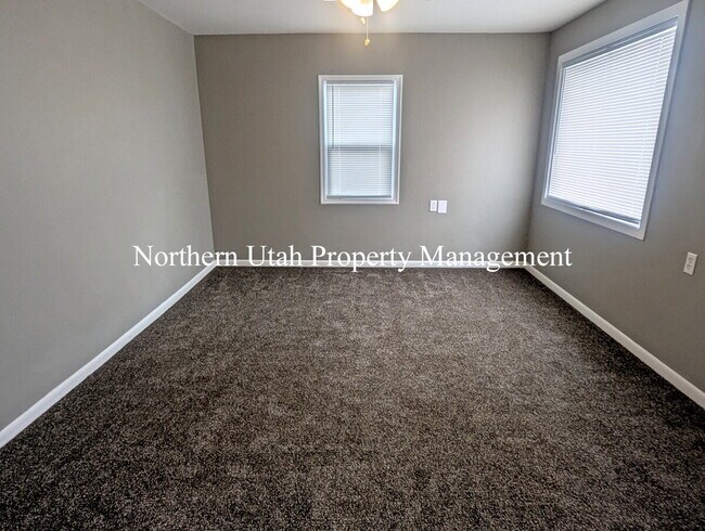 Building Photo - 3 bed 2 bath home