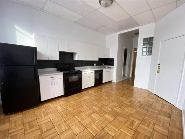Building Photo - 1509 W Fullerton Ave