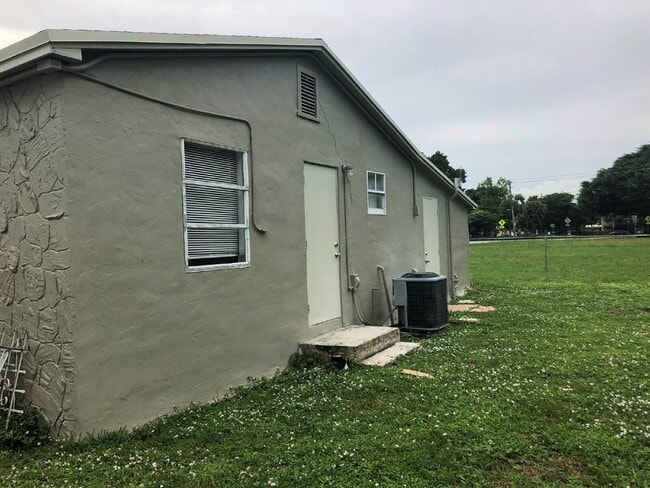 Building Photo - Cute & Cozy 2BD/2BA + Bonus Room Available...