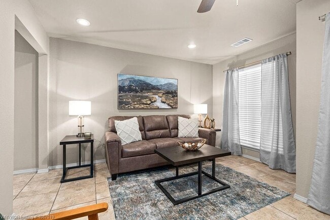 Building Photo - 5017-5019 S 28th St