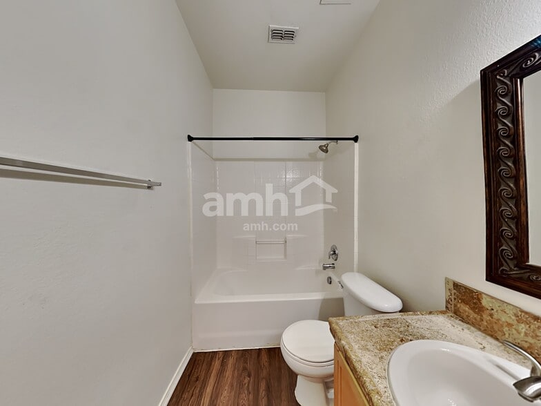 Building Photo - 3833 Pinebluff Ln