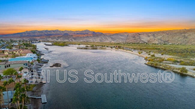 Building Photo - 437 Riverfront Dr