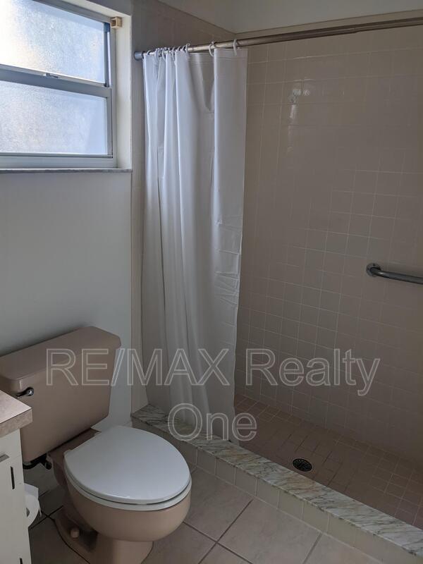 Building Photo - 271 N Lombardy Point