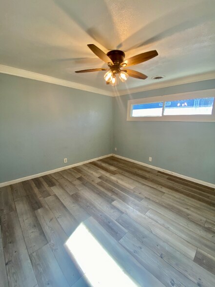 Building Photo - 5696 Pleasant Ave