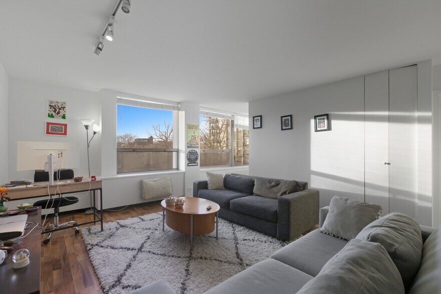 Building Photo - 1355 N Sandburg Ter