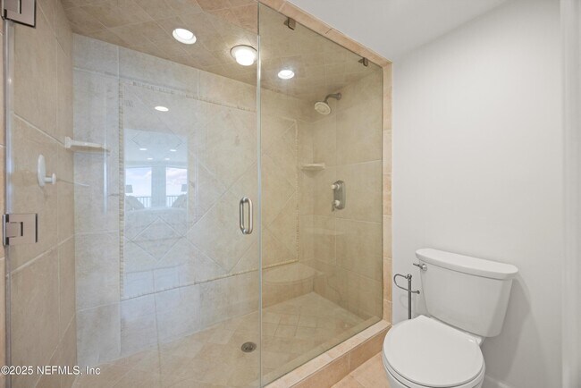 Building Photo - 2100 Ocean Dr S