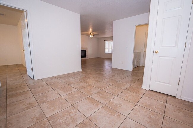 Building Photo - Beautiful Patio Home! 3 Bedrooms, 2 Bath, Split Floor Plan, Central A/C with 2 Car Garage