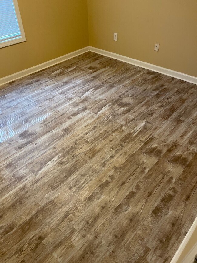 Building Photo - $1,595 Mo. - Pet Friendly, 3 Bedroom, 2 Bath Duplex will be available soon!