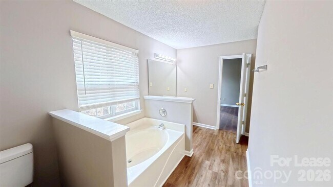 Building Photo - 15413 De Havilland Dr