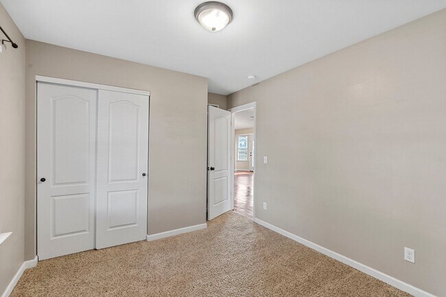 Building Photo - Spacious 3-Bed, 3-Bath Home in Wentzville