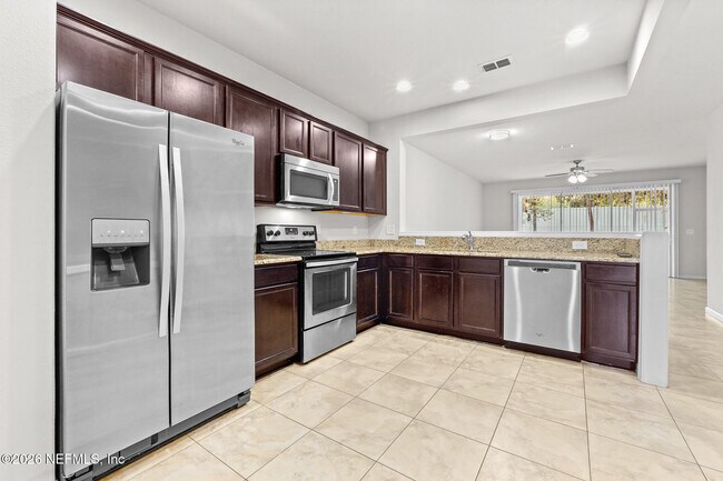 Building Photo - 6791 Roundleaf Dr