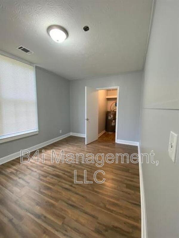 Building Photo - 905 Murphy Ave