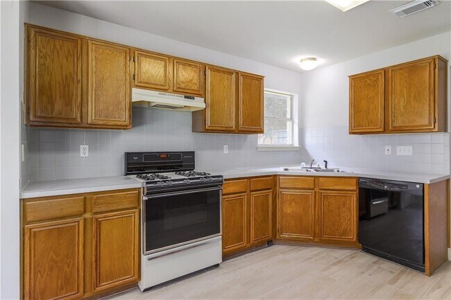 Building Photo - 4510 Abelia Dr