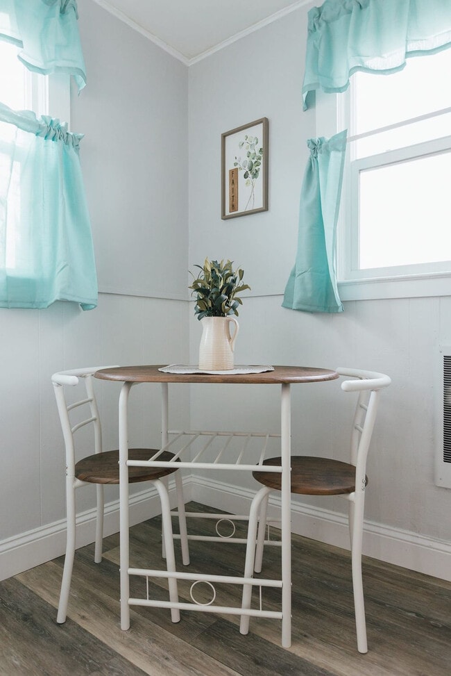 Building Photo - 905 Hill St