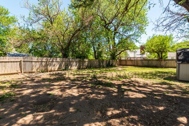 Building Photo - 5433 E Murdock St