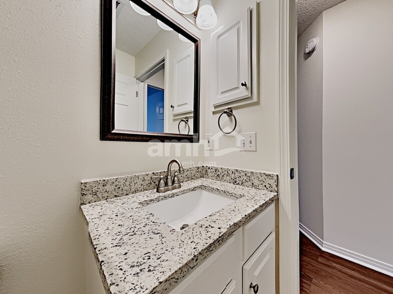 Building Photo - 5359 Vivera Ln