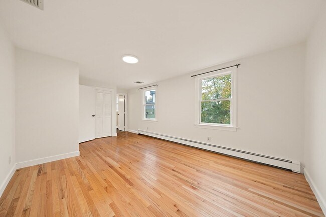 Building Photo - 11 Suban Pl