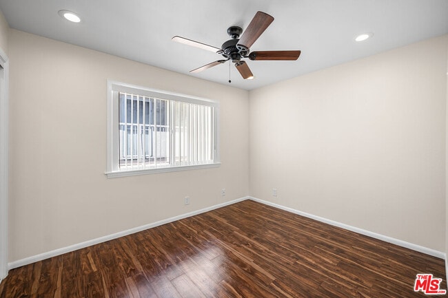 Building Photo - 432 N Harvard Blvd