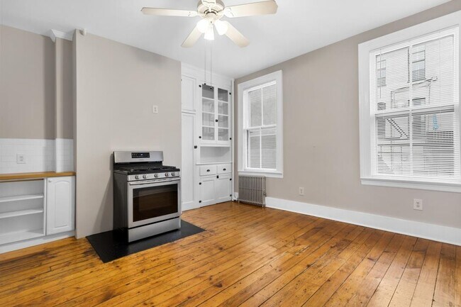 Building Photo - 320 8th St