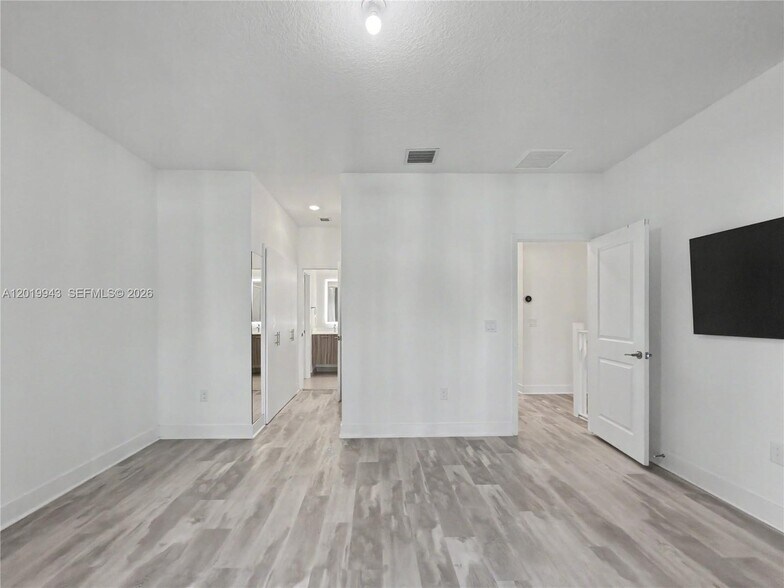 Building Photo - 4527 NW 83rd Path
