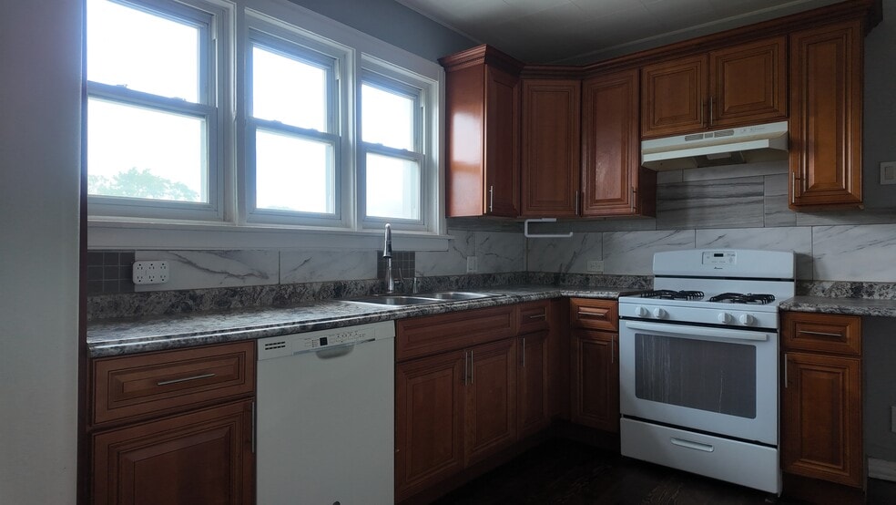 Kitchen - 7746 Tripp Ave