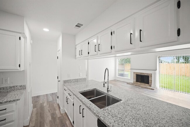 Building Photo - 6738 Prairie Village Dr