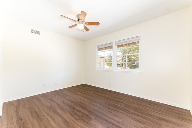 Building Photo - Charming 4-bedroom Single Story Newbury Park Home