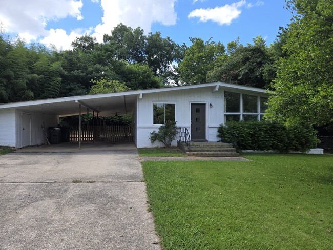 Building Photo - 4048 Dolly Ridge Rd