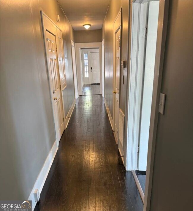 Building Photo - 919 Inverness Ave