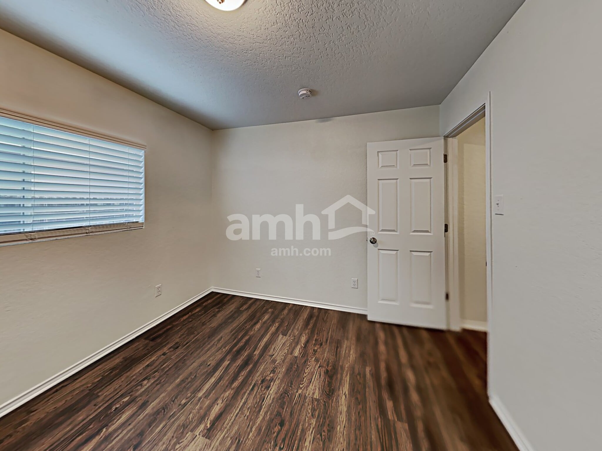 Building Photo - 9210 Laguna Falls