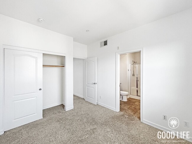 Building Photo - Beautiful 3BD/3BA w/ A/C, In-Unit Laundry, and 2-Car Garage in Bay Park!