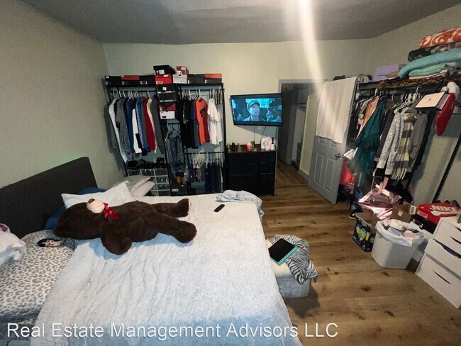 Building Photo - 3 br, 1 bath House - 1013 East Tioga Street