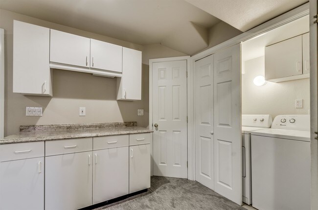 Building Photo - 8708 Greengrass Way