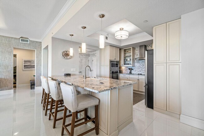Building Photo - 342 Bay Colony Dr N
