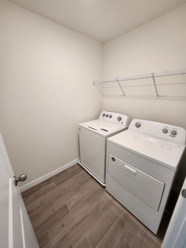 Building Photo - Spacious 4-Bedroom Modern Home in Oaks Preserve – Perfect Gainesville Location