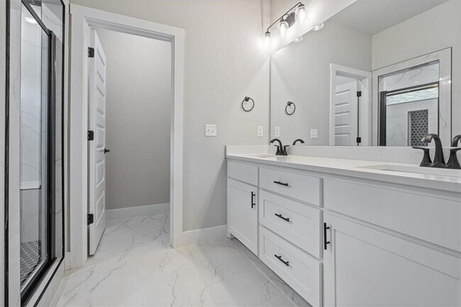 Building Photo - 7002 SW Basswood Ave