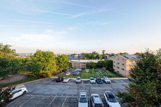 Building Photo - 2605 Douglass Pl SE