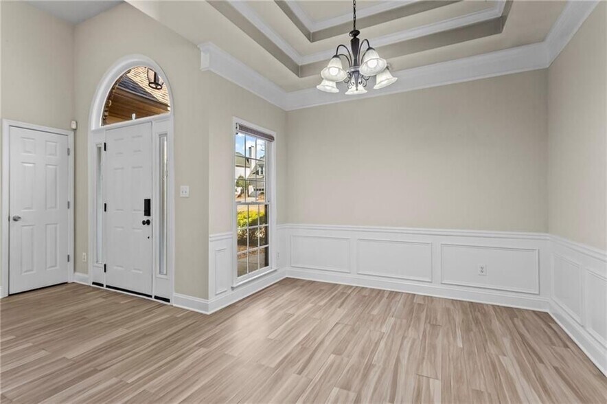 Building Photo - 3030 Northcliff Dr