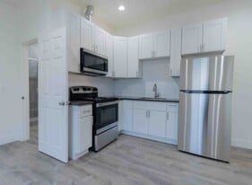 Building Photo - Parkway Plaza Apartments