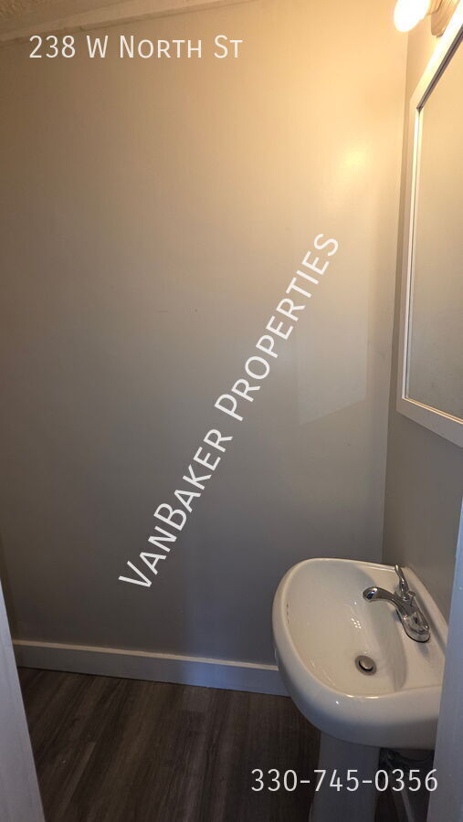 Building Photo - 238 W North St